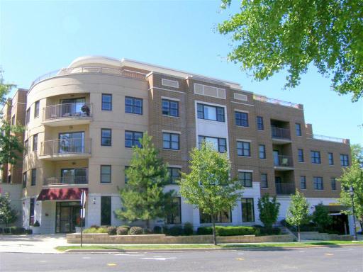 586 Crescent Blvd. #303, Glen Ellyn, IL 60137