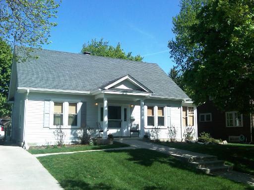 727 St John St., Elgin, IL 60123