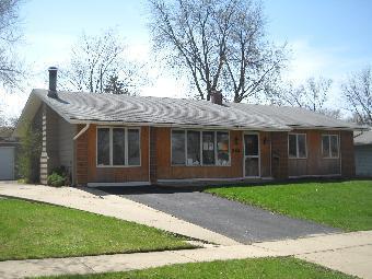 665 Edgemont Ln., Hoffman Estates, IL 60195