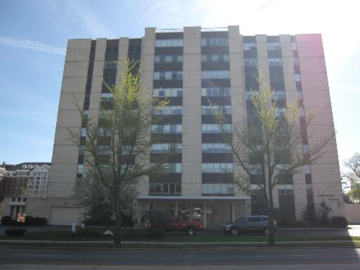 141 N Lagrange Rd. #401, La Grange, IL 60525