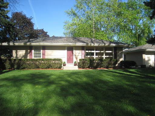 418 W Old Indian Tr., Aurora, IL 60506