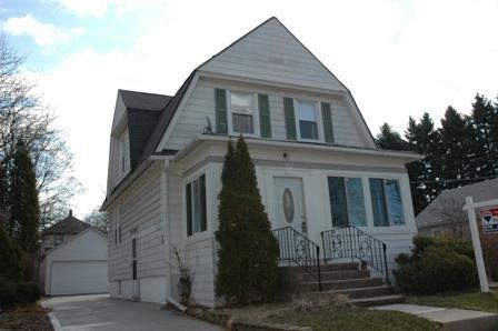 839 Cedar Ave., Elgin, IL 60120