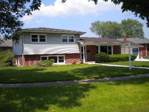4628 101st St., Oak Lawn, IL 60453