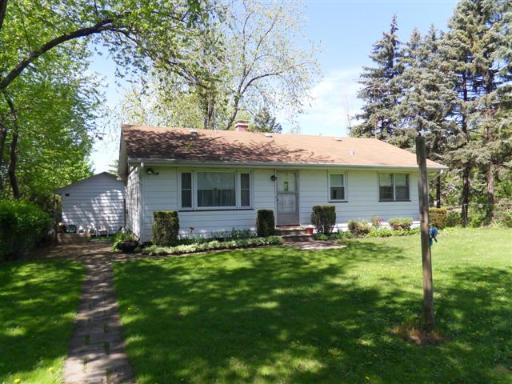 689 Betty Ln., Aurora, IL 60505