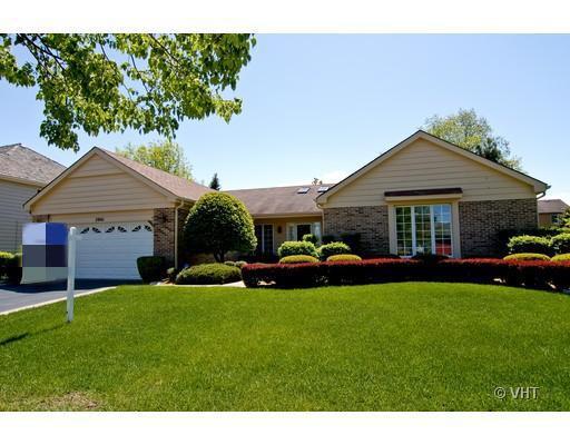 2861 E Woodbury Dr., Arlington Heights, IL 60004