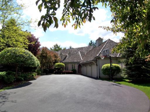 1074 S Thyra Ln., Inverness, IL 60067
