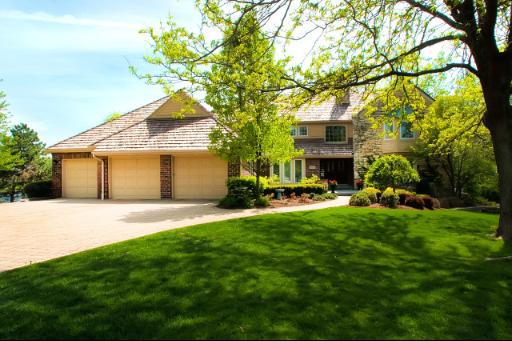 8140 Lake Ridge Dr., Burr Ridge, IL 60527
