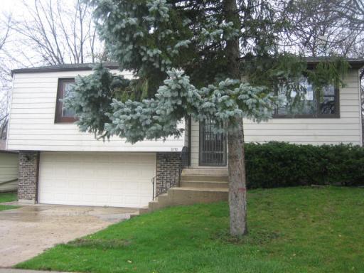 1050 N Shady Oaks Dr., Elgin, IL 60120