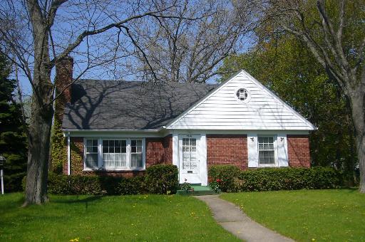2754 Fort Sheridan Ave., Highland Park, IL 60035
