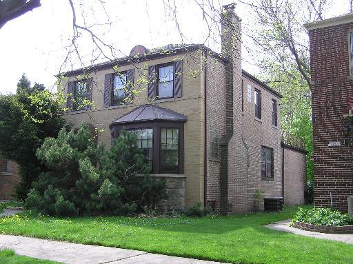 6748 N Maplewood St., Chicago, IL 60645