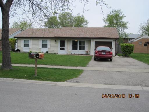 696 Niagara Dr., Bolingbrook, IL 60440