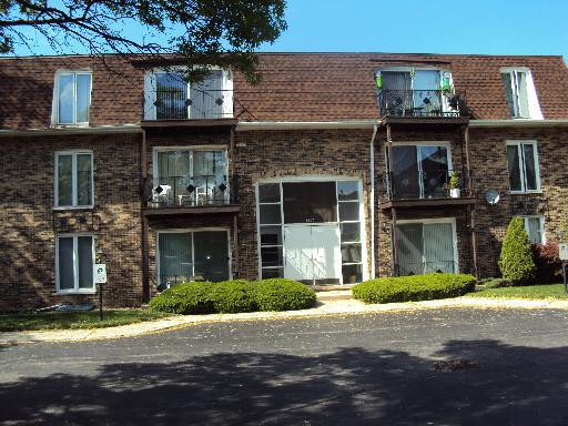 5700 W Circle Dr. #302, Oak Lawn, IL 60453