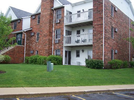 4306 Shamrock Ln. #1B, Mchenry, IL 60050