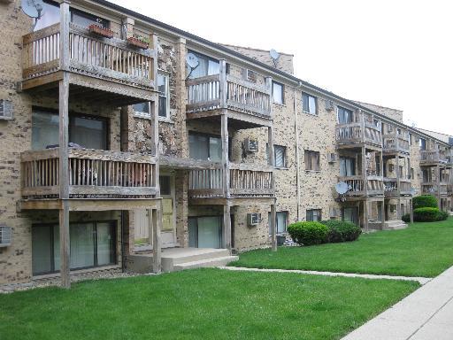 5117 N East River Rd. #2H, Chicago, IL 60656