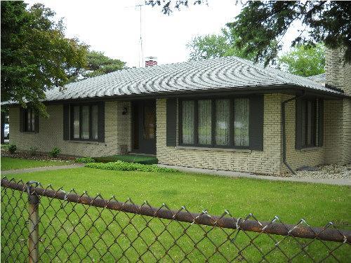 641 Cheyenne Ave., Aurora, IL 60507