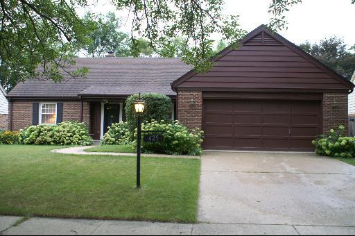 425 Valencia Rd., Barrington, IL 60010