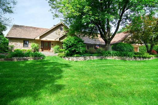 394 Western Ave., Clarendon Hills, IL 60514