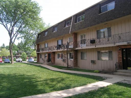 2304 Algonquin Rd. #4, Rolling Meadows, IL 60008