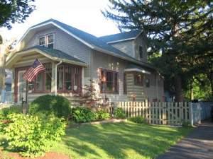 404 Johnson St., East Dundee, IL 60118