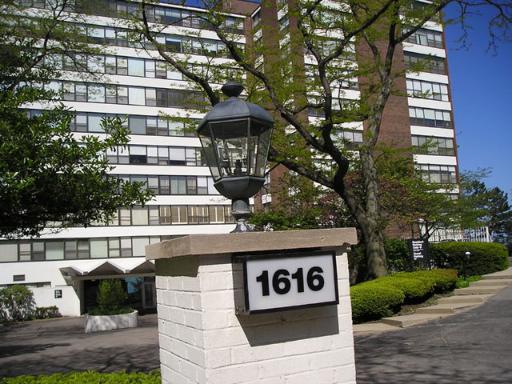 1616 Sheridan Rd. #2A, Wilmette, IL 60091