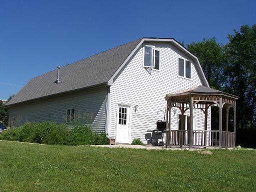 808 Barreville Rd., Mchenry, IL 60050