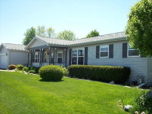 222 Hialeah Ln., Grayslake, IL 60030