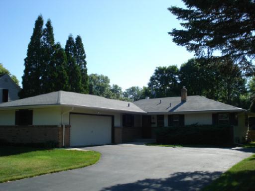 611 Oak Knolls Ave., Rockford, IL 61107