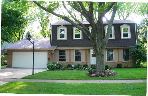 105 Pembroke Rd., Naperville, IL 60540