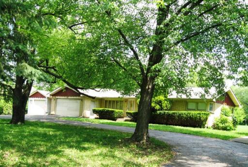 8921 S Maple Ave., Burr Ridge, IL 60527