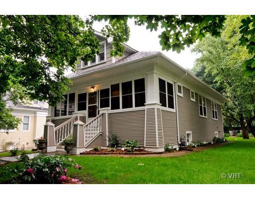 563 Division St., Barrington, IL 60010
