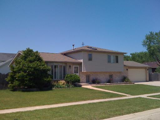 793 Six Pines Dr., Romeoville, IL 60446