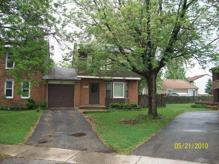 1389 Georgetown Ln., Carol Stream, IL 60188