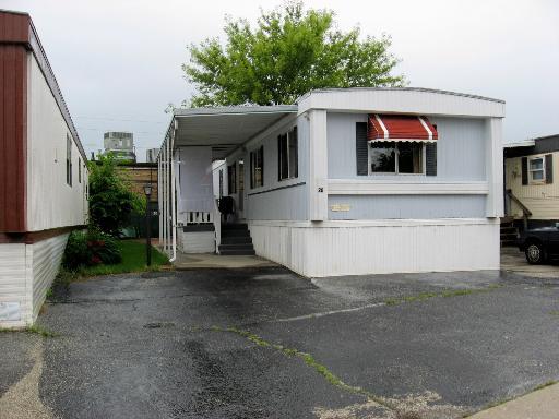 28 Brook Ln., Justice, IL 60458
