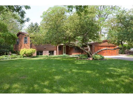 2334 Edgebrook Dr., Rockford, IL 61107