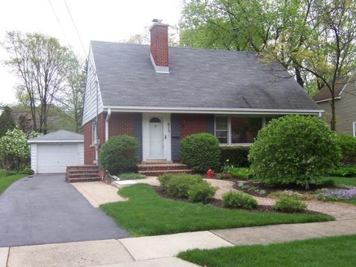 675 Pleasant Ave., Glen Ellyn, IL 60137