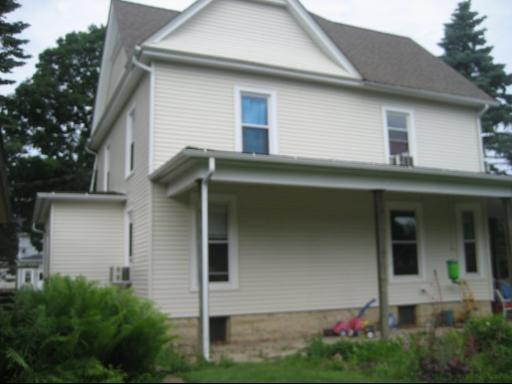 202 W Division, Holcomb, IL 61043