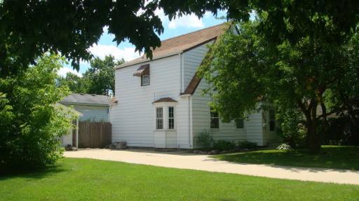 805 W Stonemill Ave., Addison, IL 60101