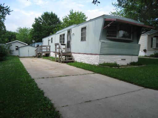 2421 Chestnut Ln., Sycamore, IL 60178