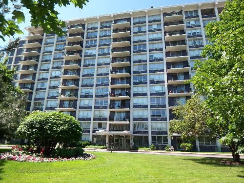 8801 W Golf Rd. #4A, Niles, IL 60714