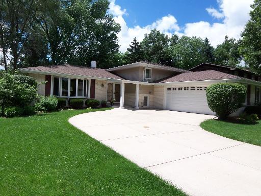 7804 Queens Ct., Downers Grove, IL 60516