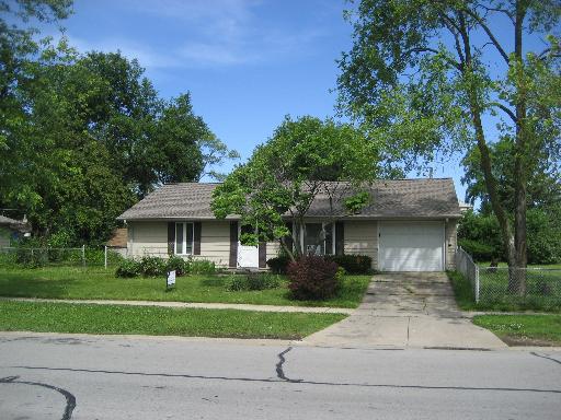 600 Parkside Cir., Streamwood, IL 60107