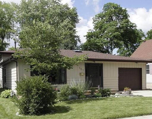 107 Barrington Ave., East Dundee, IL 60118