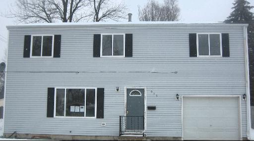 635 Charter St., Dekalb, IL 60115