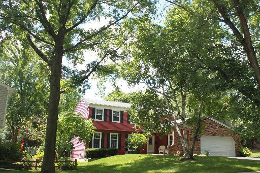 1541 Lark Ln., Naperville, IL 60565
