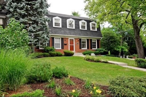 734 Meredith Pl., Glen Ellyn, IL 60137