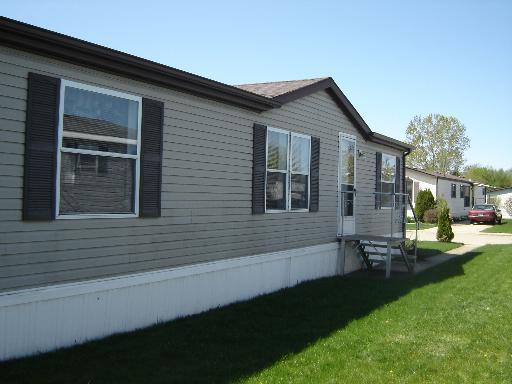 920 Pembrooke Ln., Dekalb, IL 60115