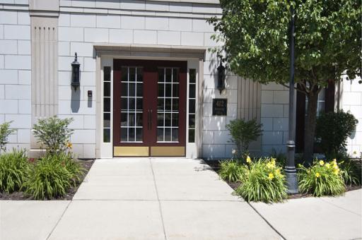 412 Mcdaniels Cir. #404, Clarendon Hills, IL 60514
