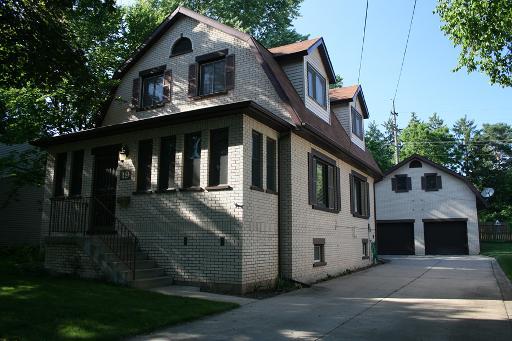 19 E Lincoln Ave., East Dundee, IL 60118