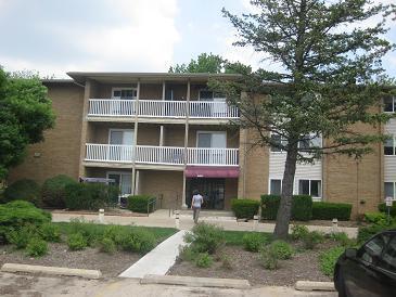 960 Beau Dr. #111, Des Plaines, IL 60016