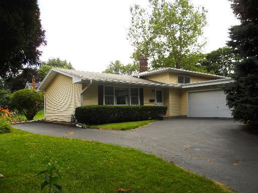 120 Tamarack Ave., Naperville, IL 60540